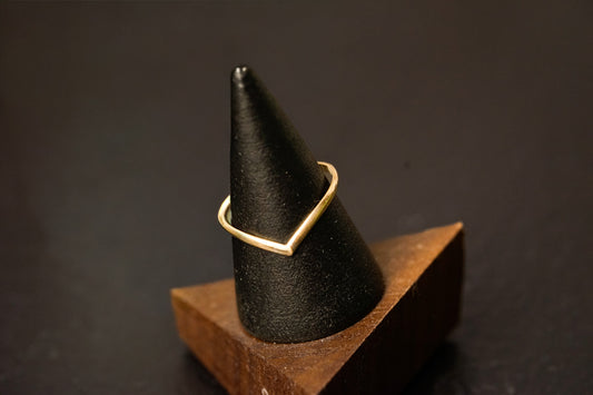 V-shaped ring 10k yellow